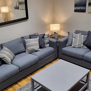 Kepler Modern 4 Bedroom 1 Mile From Centre Apartment